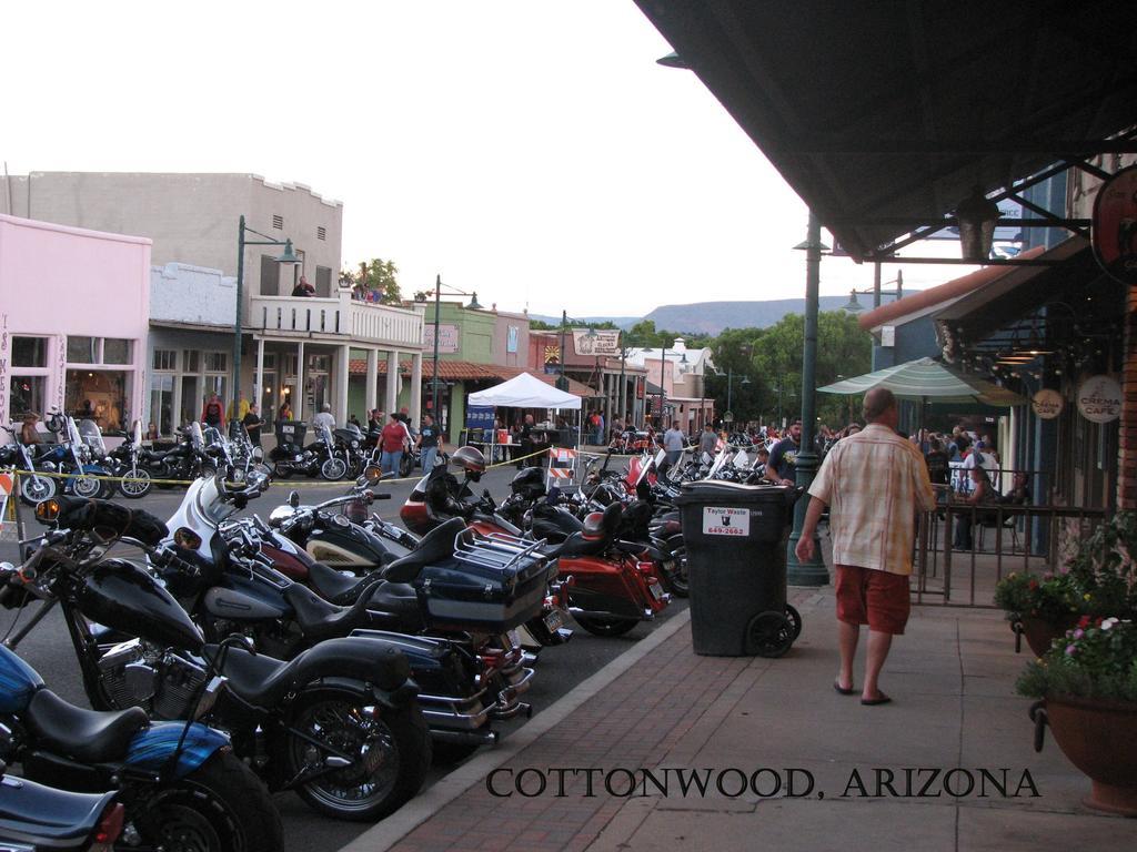Cottonwood Hotel Exterior photo