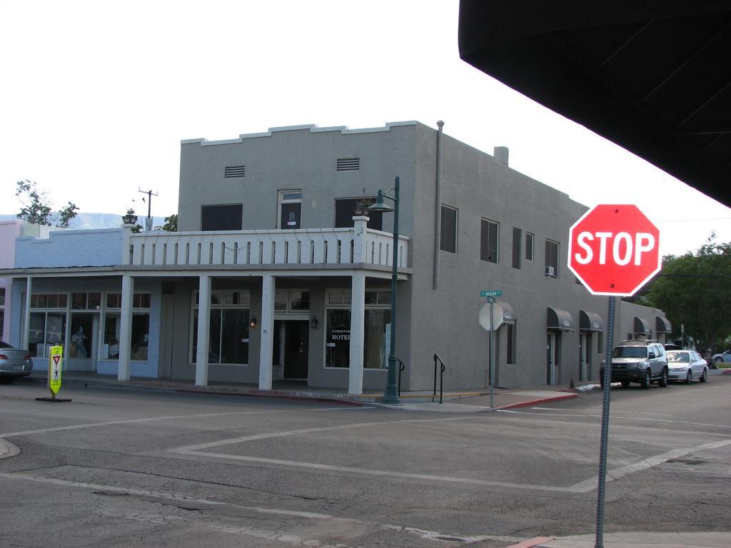 Cottonwood Hotel Exterior photo