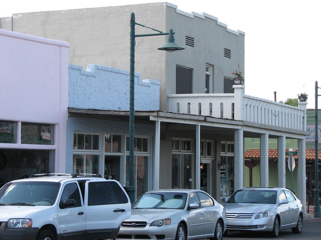 Cottonwood Hotel Exterior photo