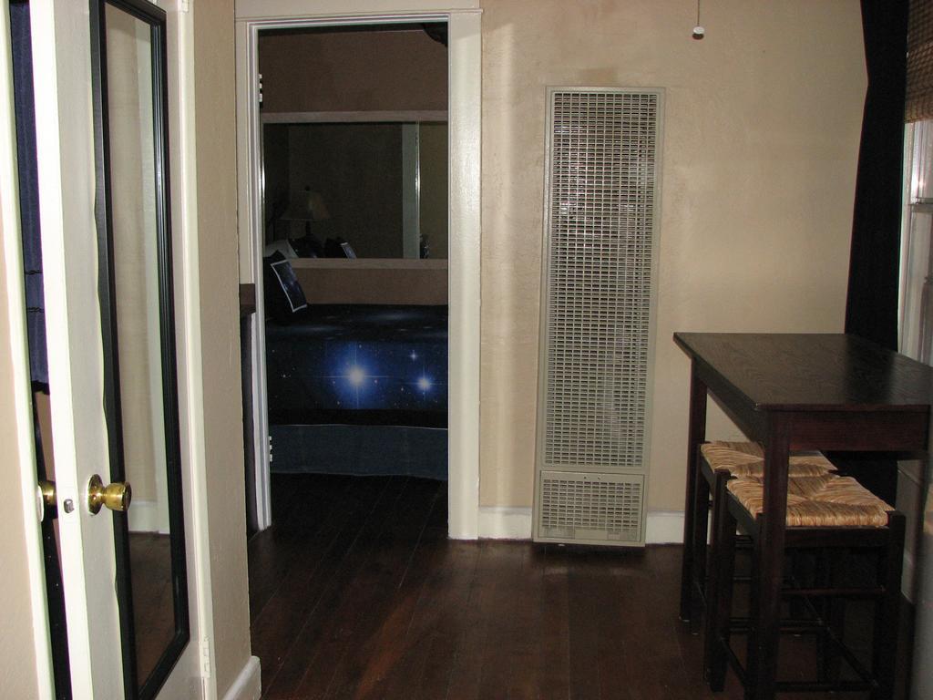 Cottonwood Hotel Room photo