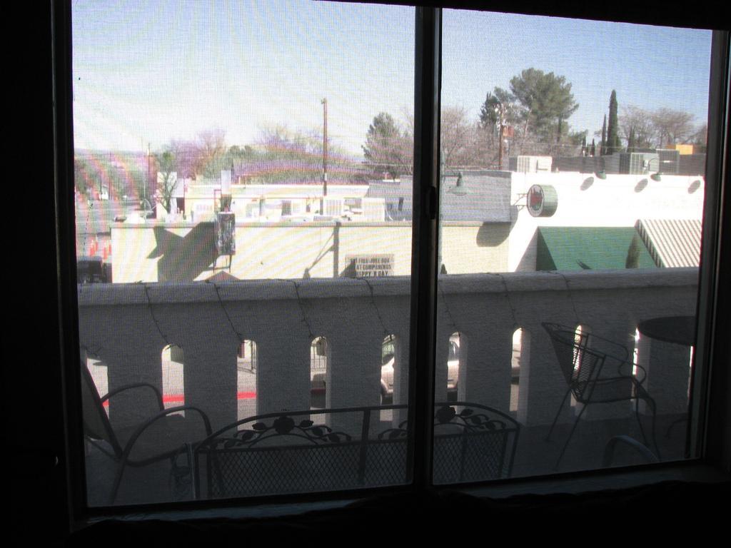 Cottonwood Hotel Room photo